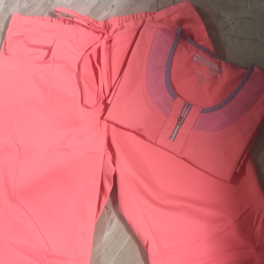 Scrub set